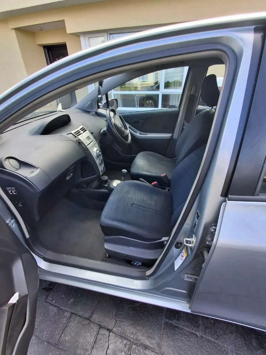 TOYATO YARIS - Image 2
