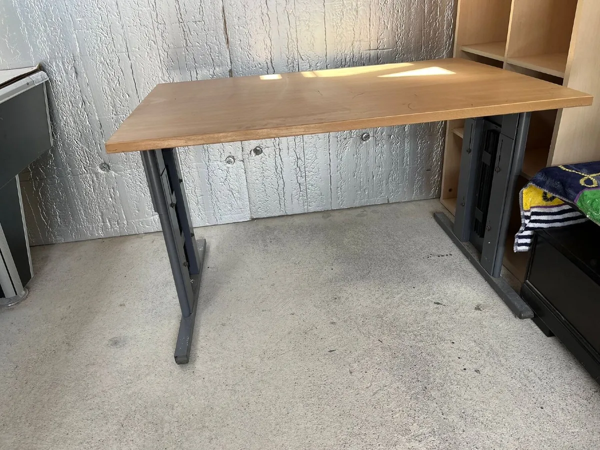 Office desk - Image 2