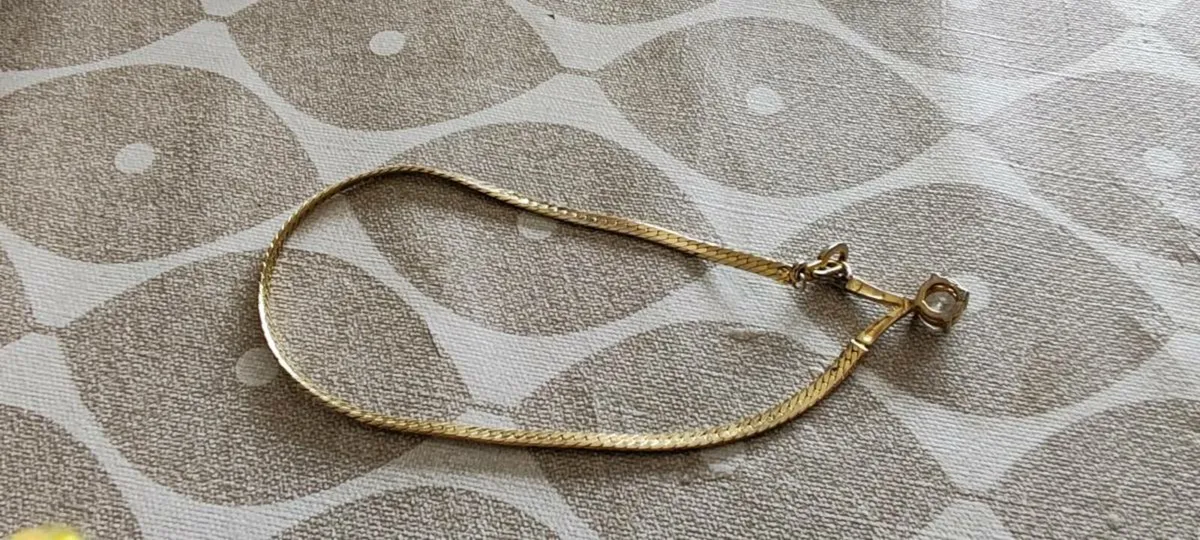 Retro gold tone bracelet - Image 2
