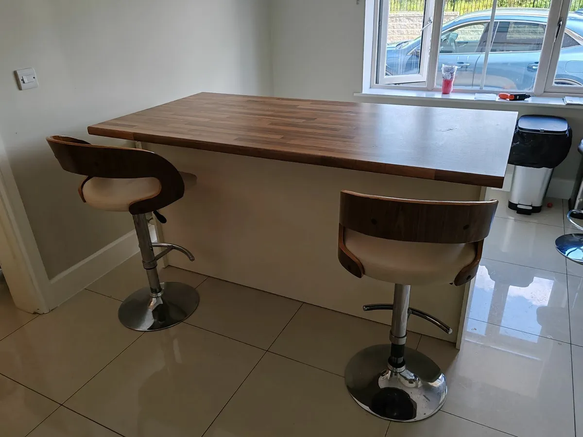 Kitchen Island - Image 3