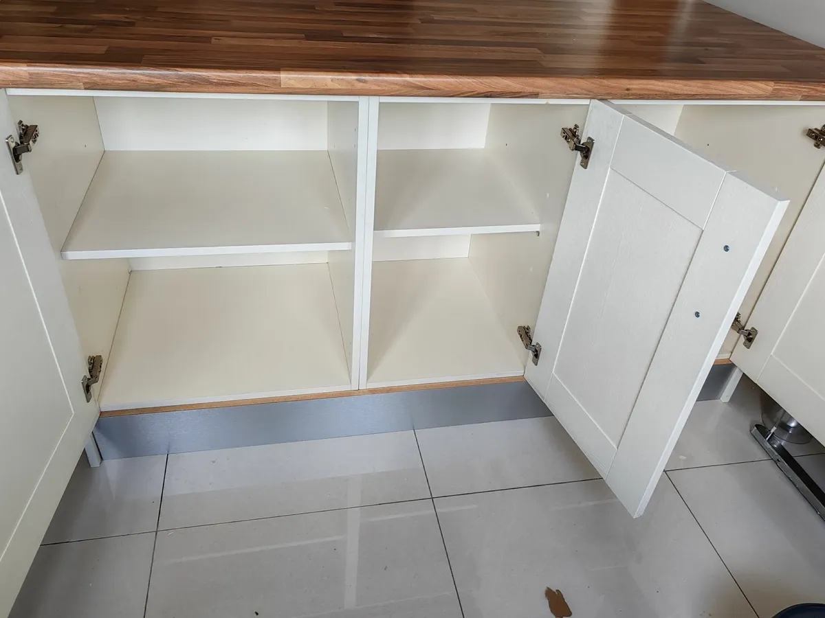 Kitchen Island - Image 4