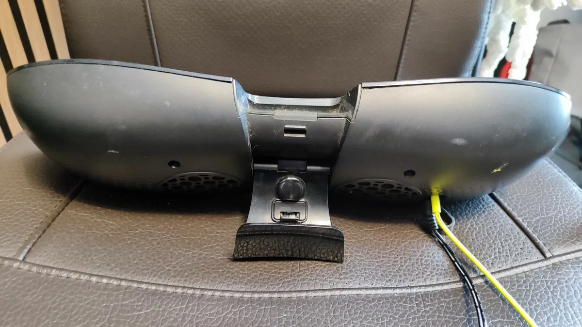 Logitech iPod dock/speaker - Image 3
