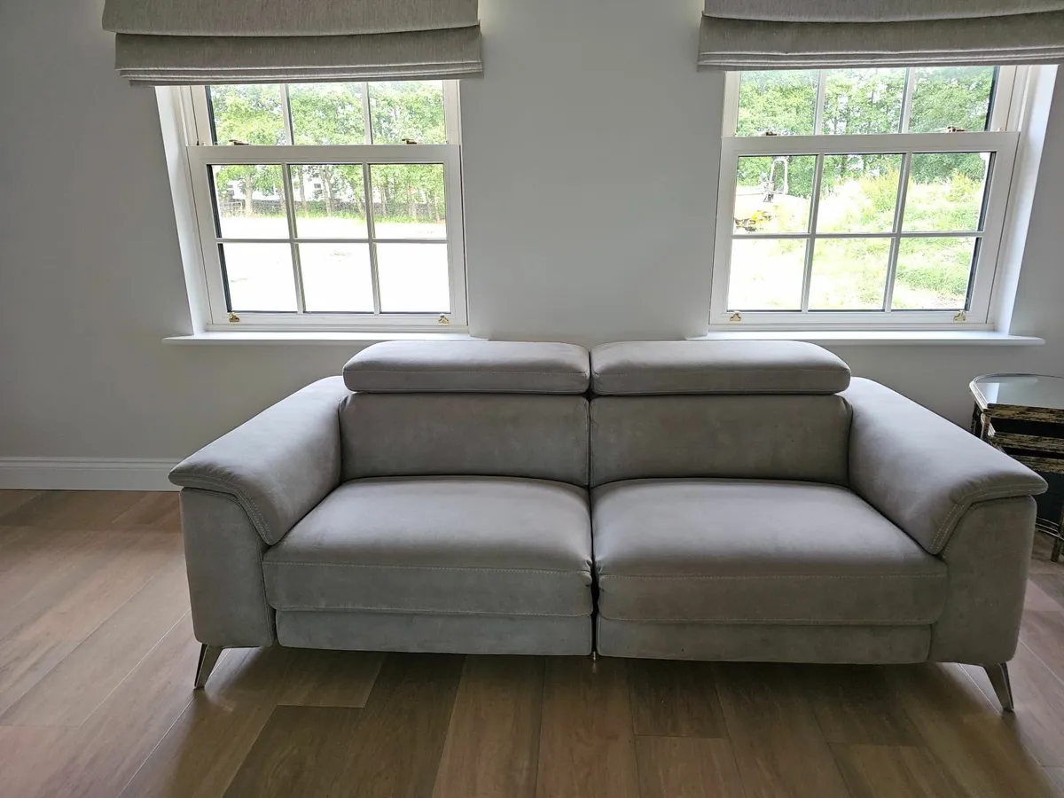 Couch - Image 4