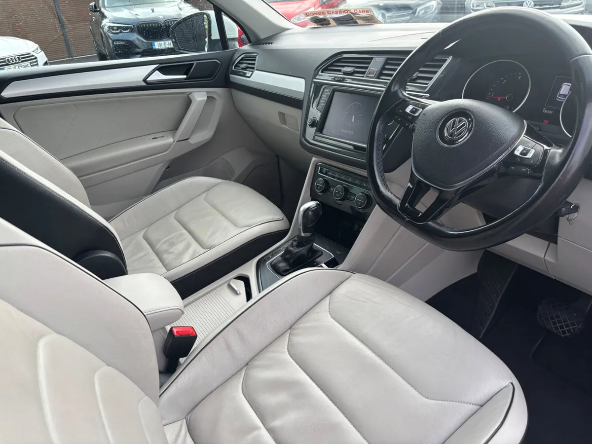 Volkswagen Tiguan 2017 Highline Auto!! - Image 3