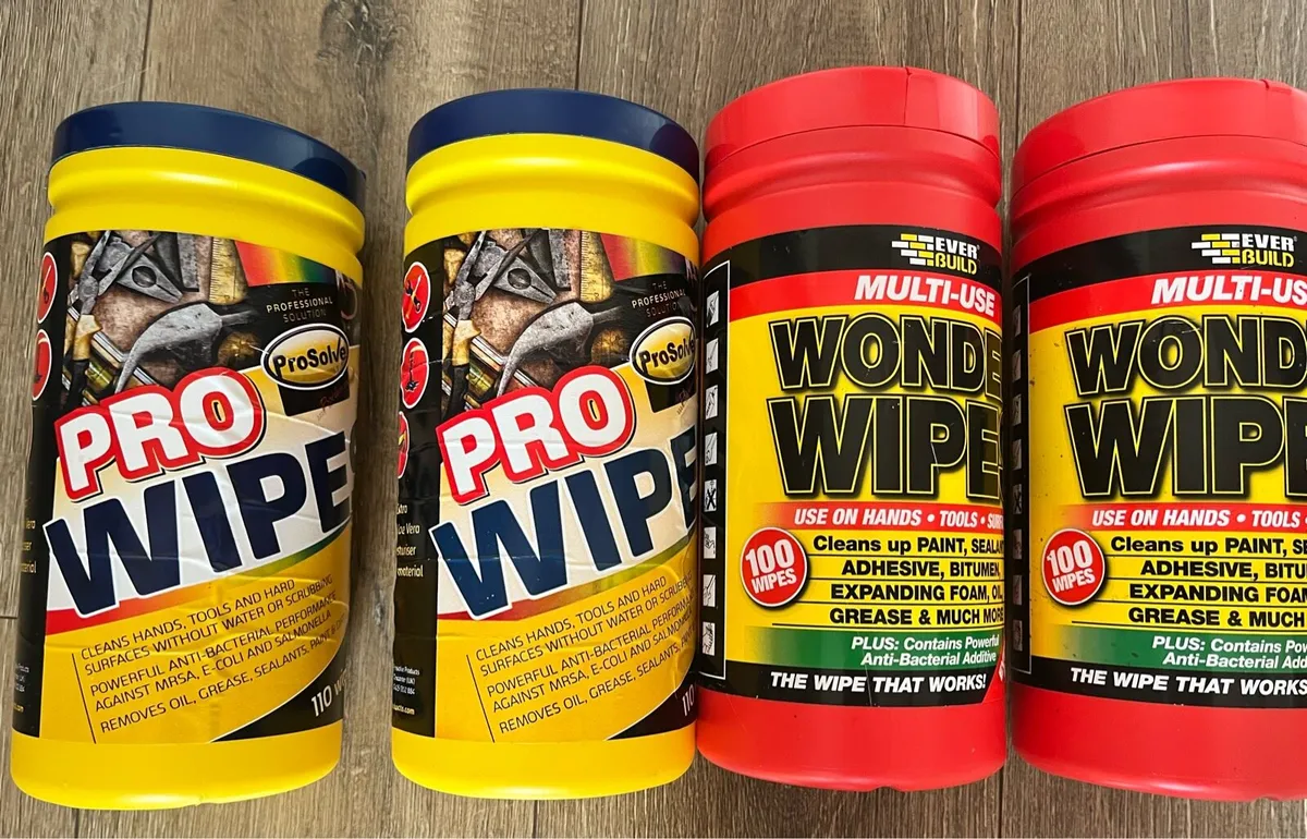 4 tubes of new wipes - Image 1