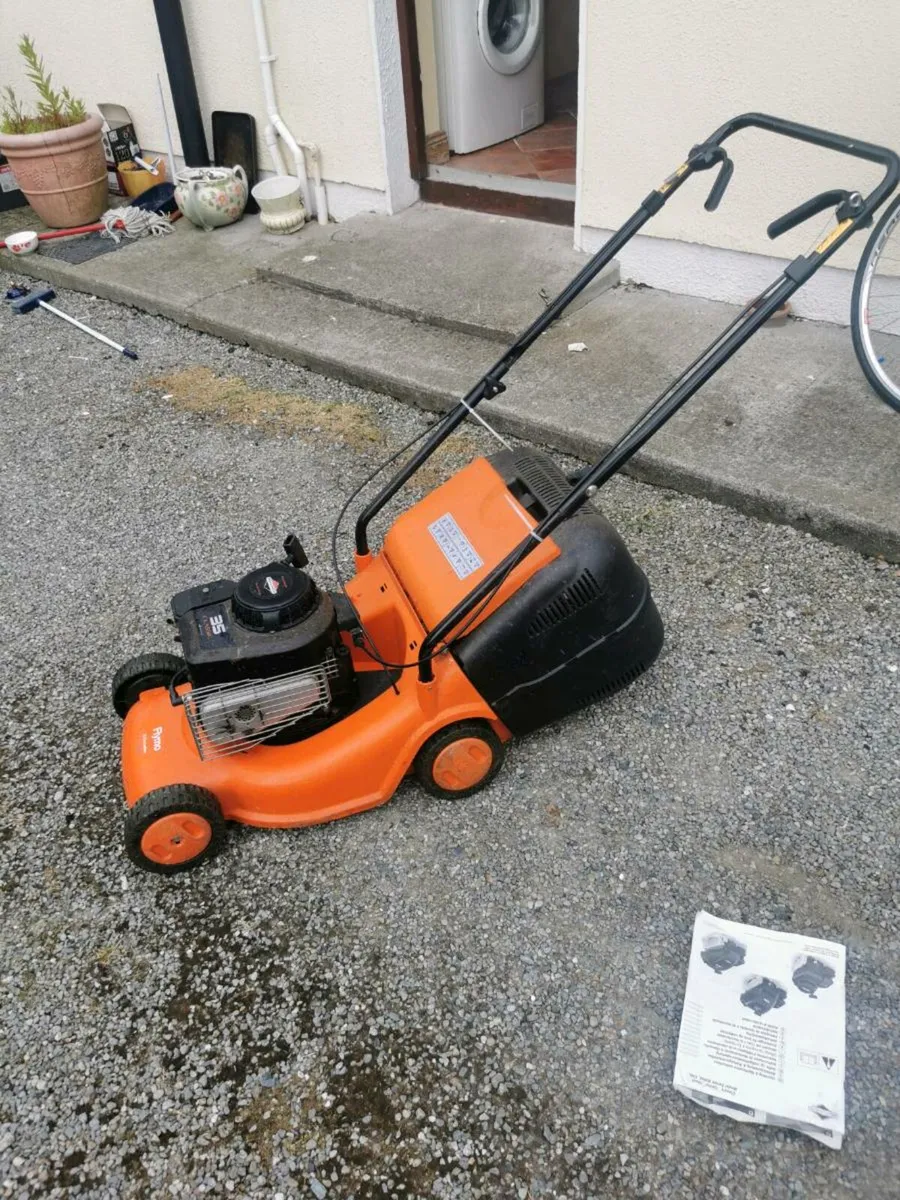 Petrol lawnmower - Image 1
