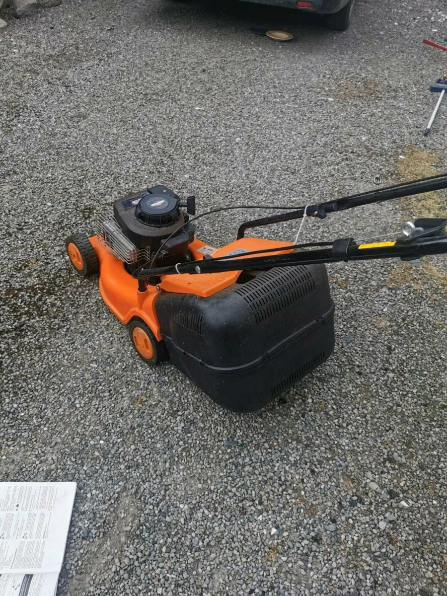 Petrol lawnmower - Image 4