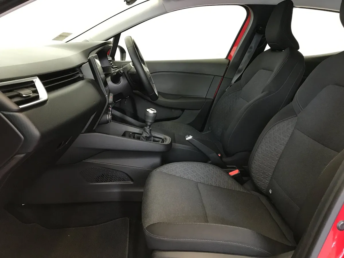 Renault Clio 2022 - Image 3