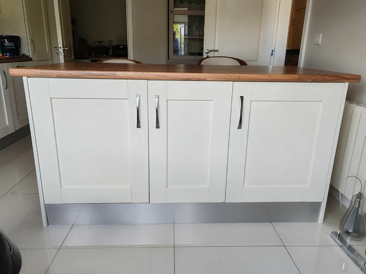 Kitchen Island - Image 1