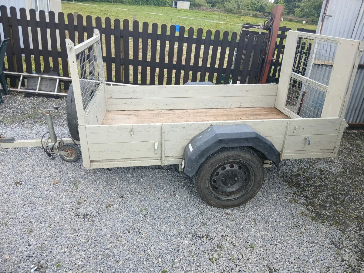 Trailer and finishing mower - Image 1