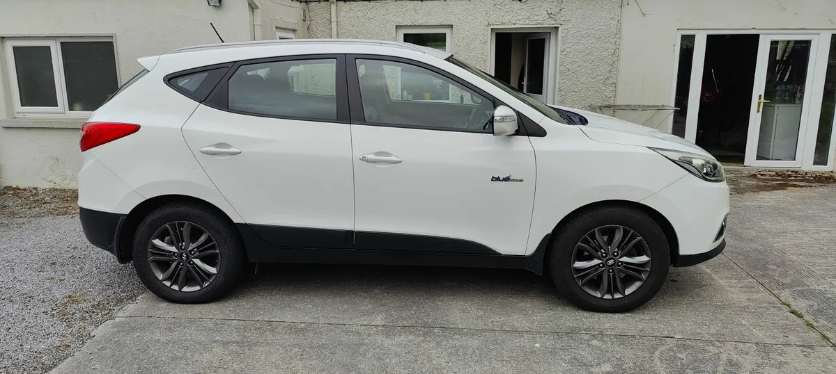 2015 Hyundai ix35 CRDi Executive - Image 3