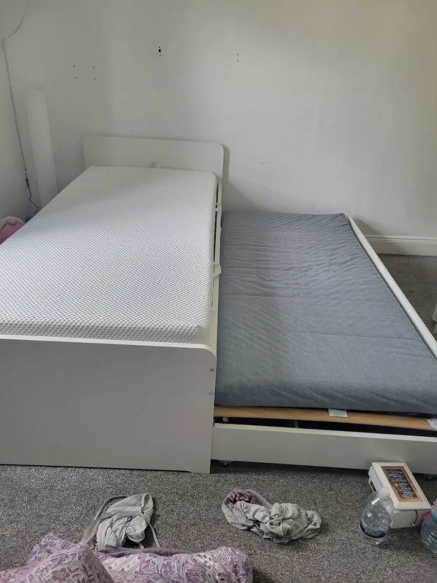 single bed with pull out bed and 2 drawers - Image 2