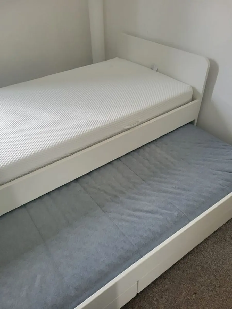 single bed with pull out bed and 2 drawers - Image 4