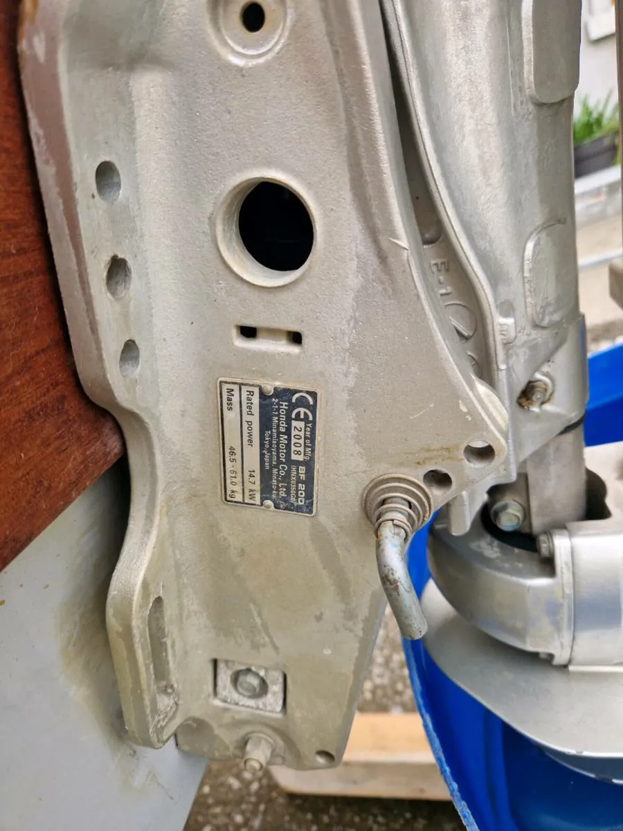 Honda 20hp 4 stroke,Electric Start, Tilt Assist - Image 3