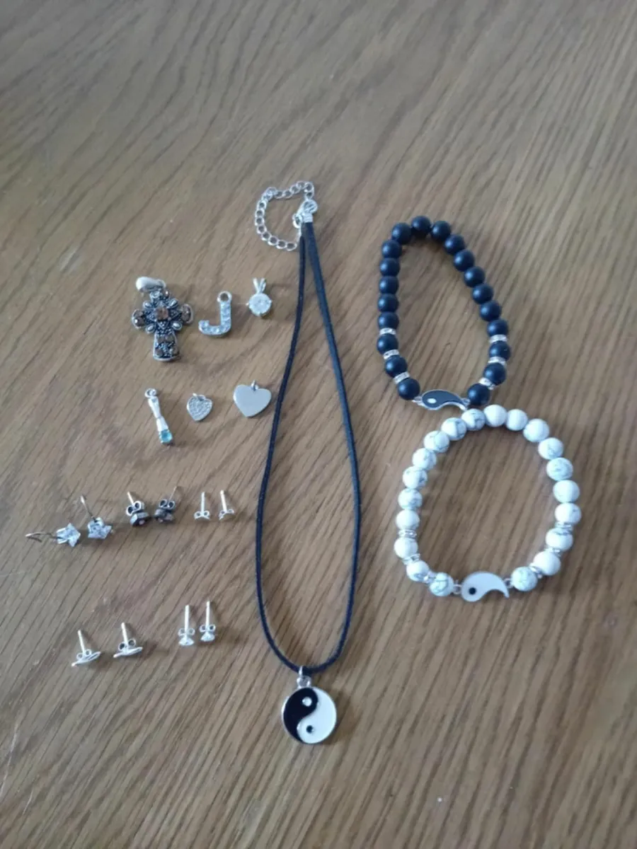 Jewellery - Image 1