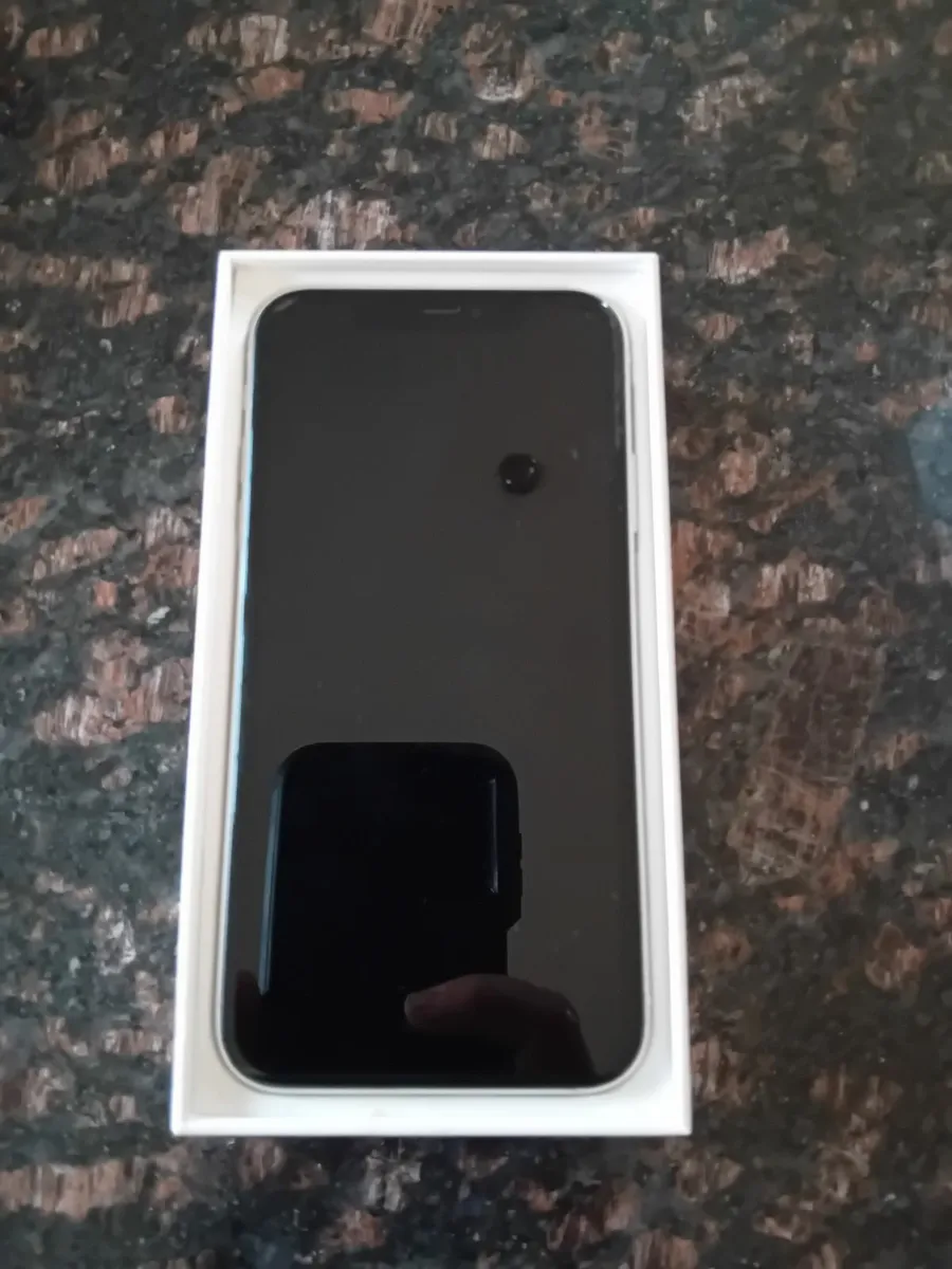 Iphone 11 - Image 1