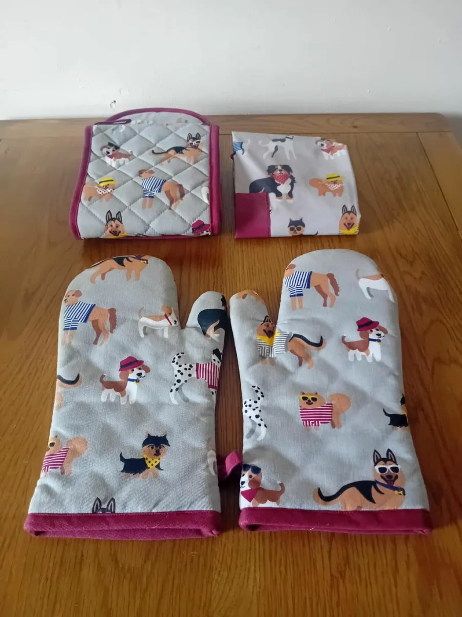 Apron/Oven Gloves/Double Oven Glove - Image 1