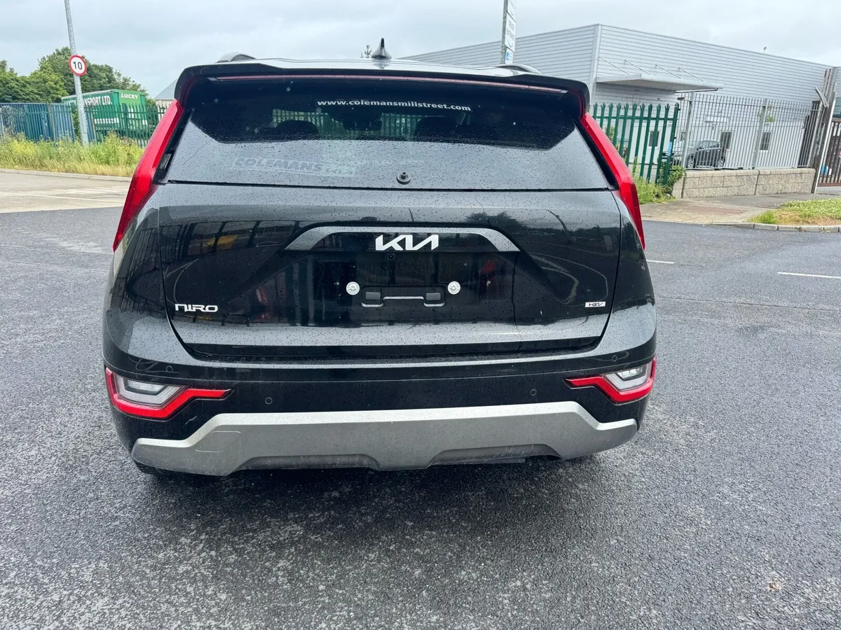 2025 Kia niro hybrid - Image 3