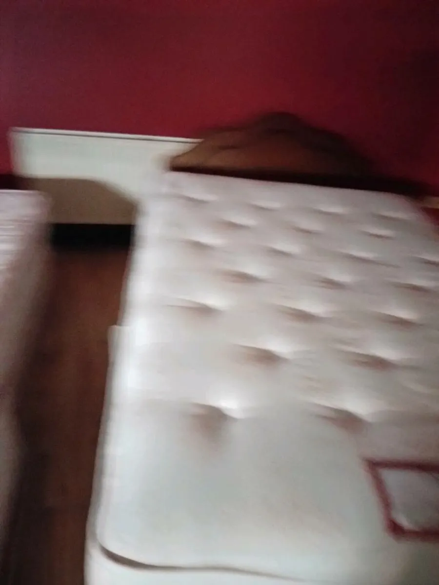 Beds and mattresses - Image 4