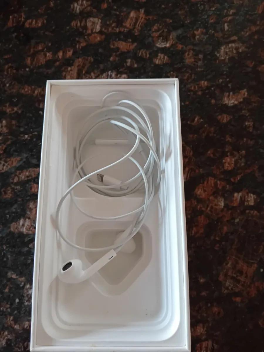 Iphone 11 - Image 3