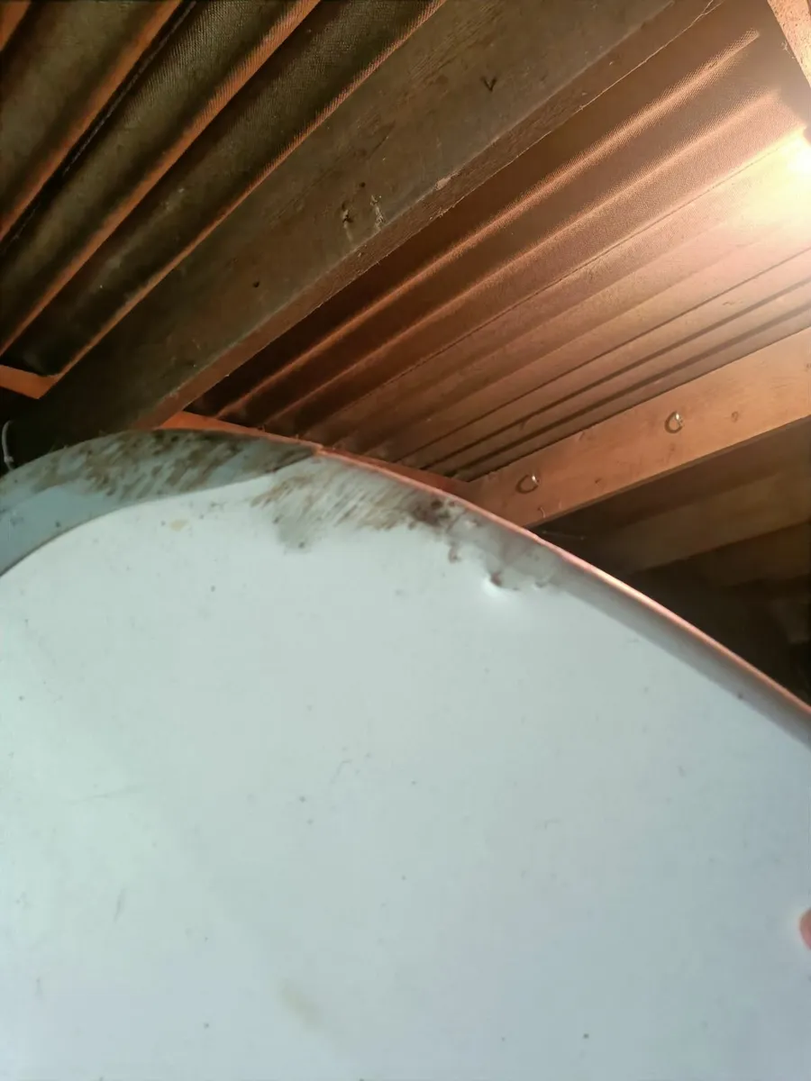 Tahe 7'9" Natural Surfboard, small front damage - Image 3