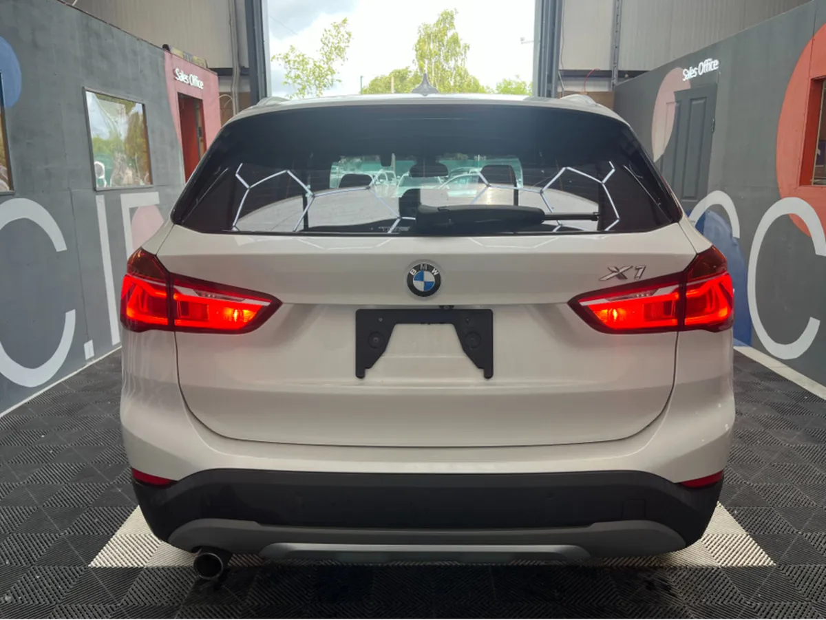 BMW X1 1.5 PETROL / 54k KMs / HEATED SEATS , REVER - Image 4