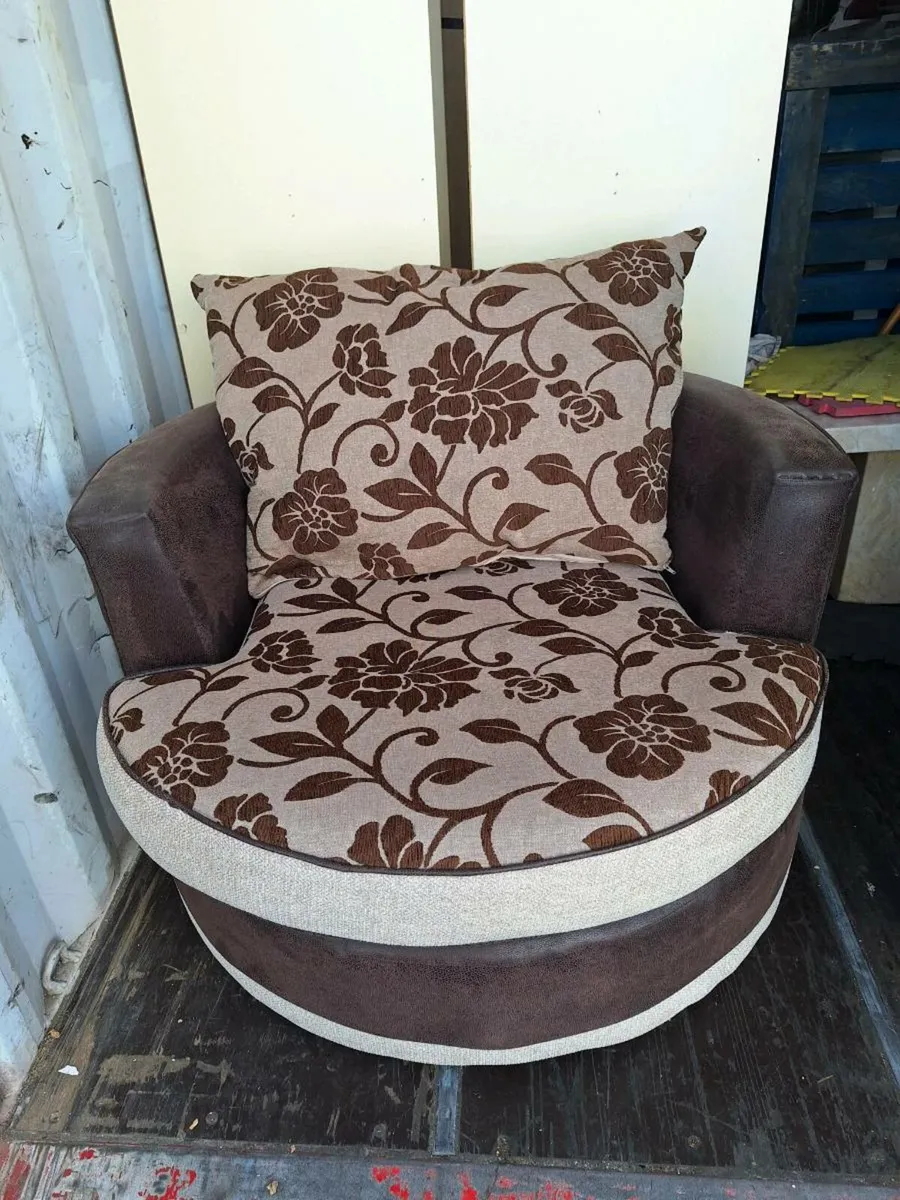 Swivel chair (DELIVERY) - Image 1