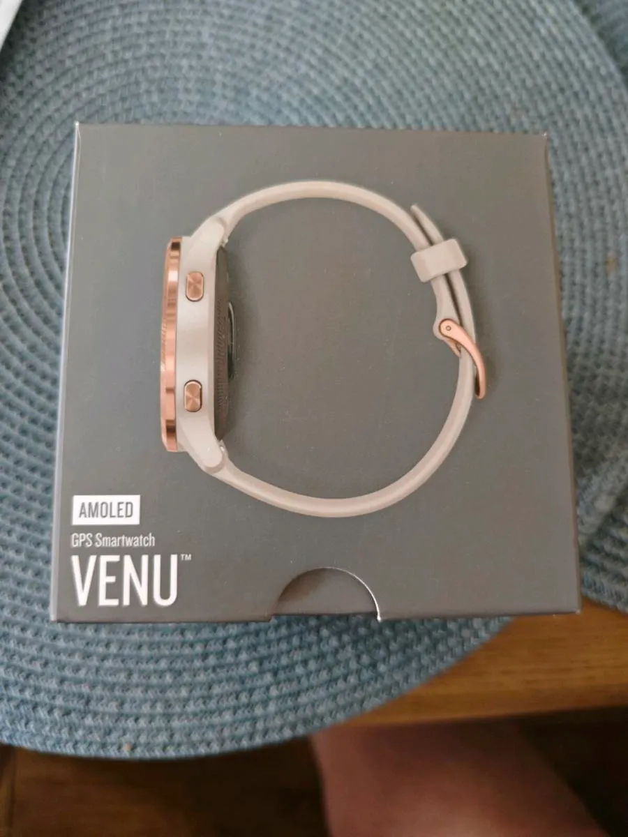 Garmin Venu rosegold beige smartwatch - Image 4