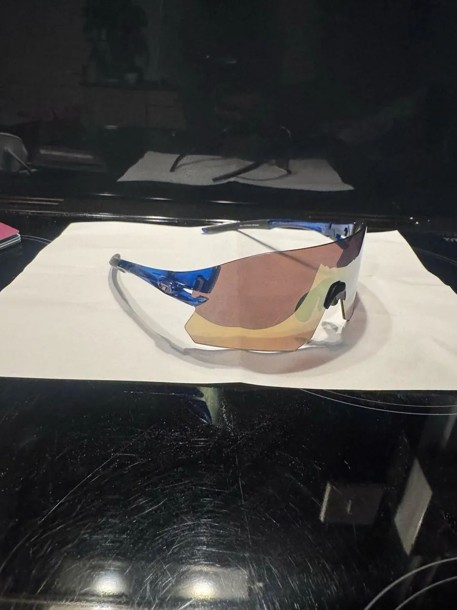 Tifosi sunglasses - Image 1