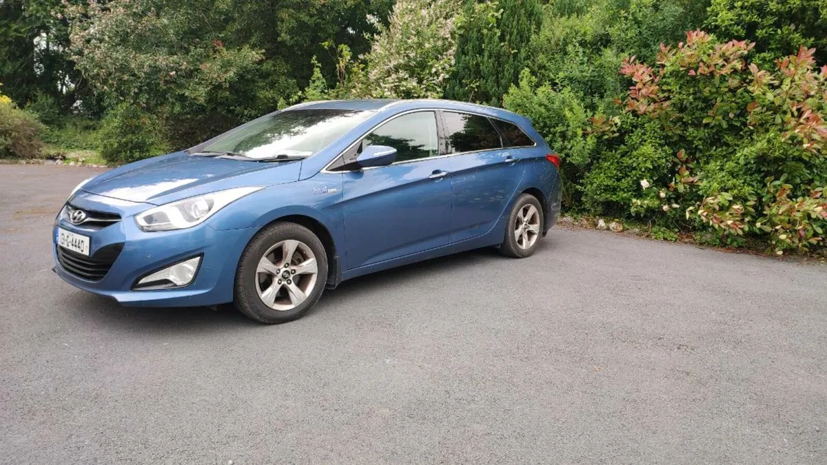 Hyundai i40 Estate 1.7 CRDi Blue - Image 2