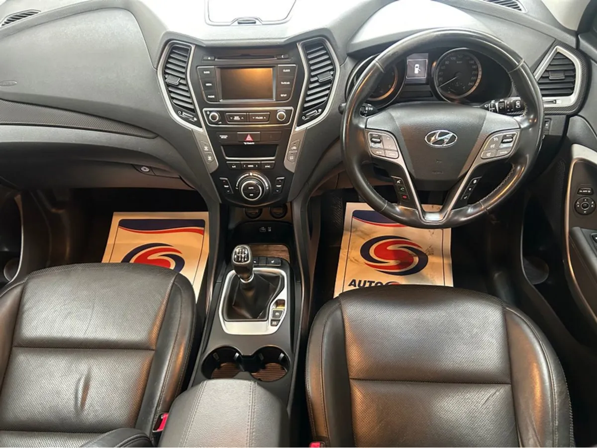 Hyundai Santa Fe Executive 4WD 5DR - Image 2