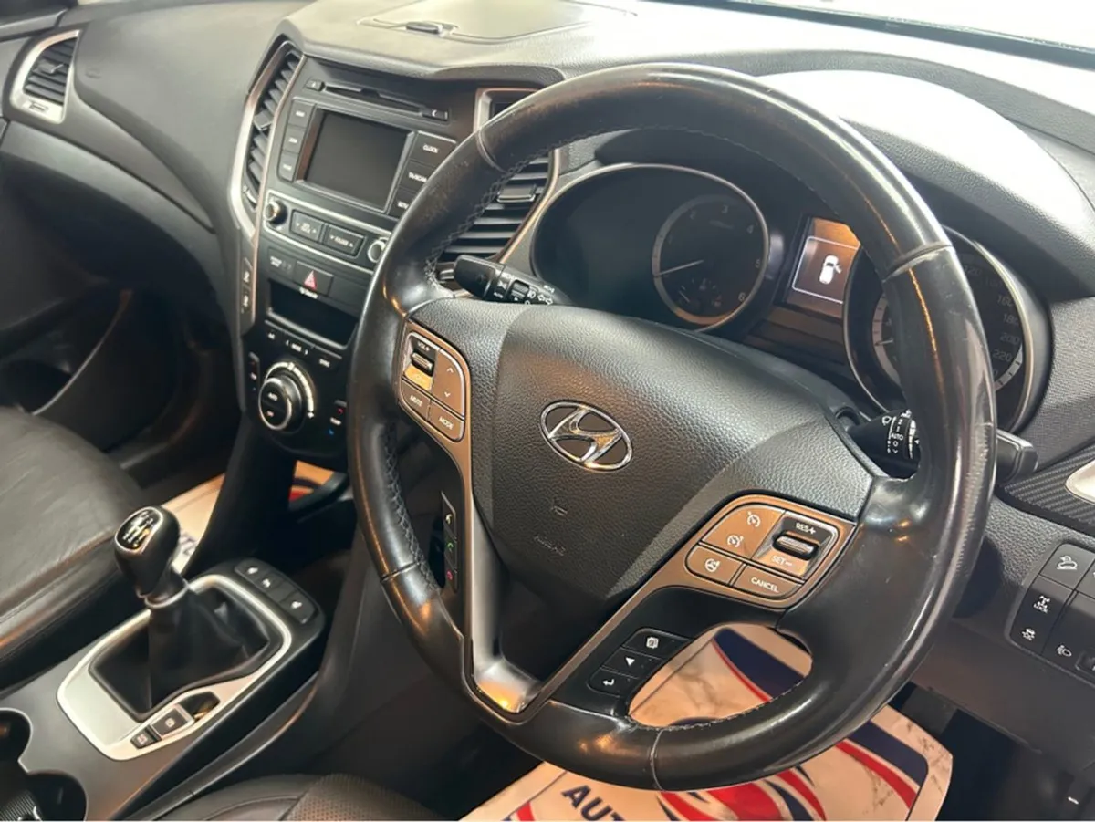 Hyundai Santa Fe Executive 4WD 5DR - Image 4