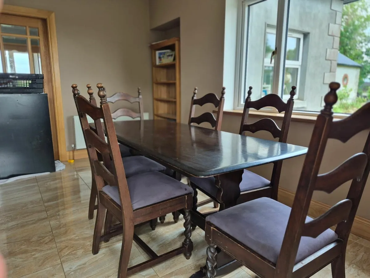 Dining room table and chairs - Image 1