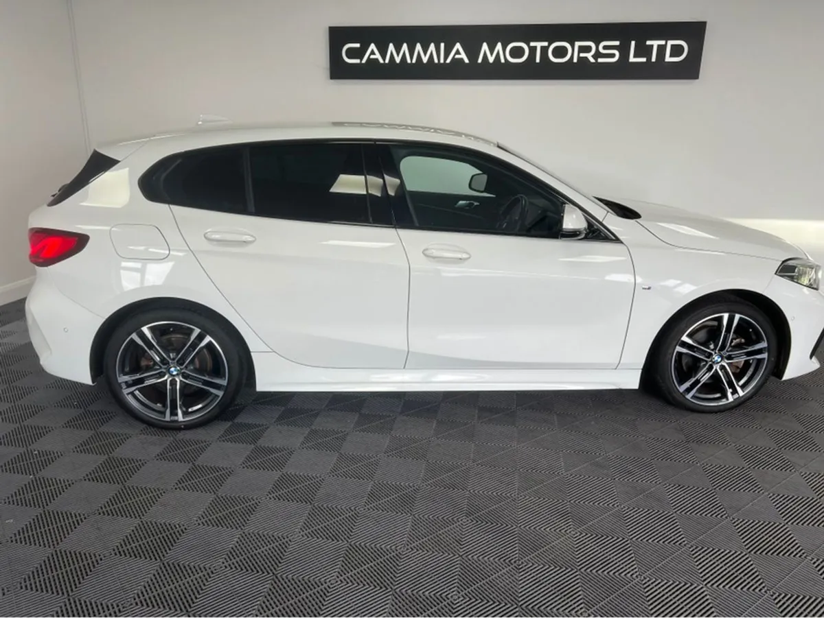 BMW 1 Series  bmw 118i   alpine White   digital D - Image 4