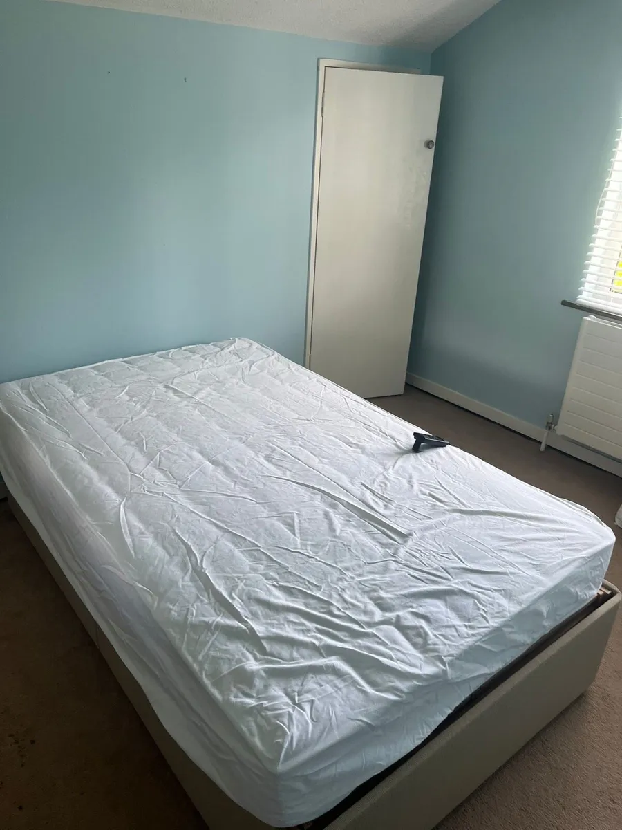 Bed - Image 2