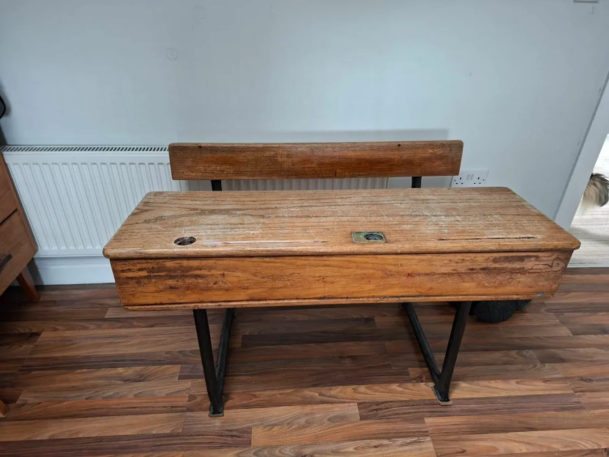 School desk - Image 2