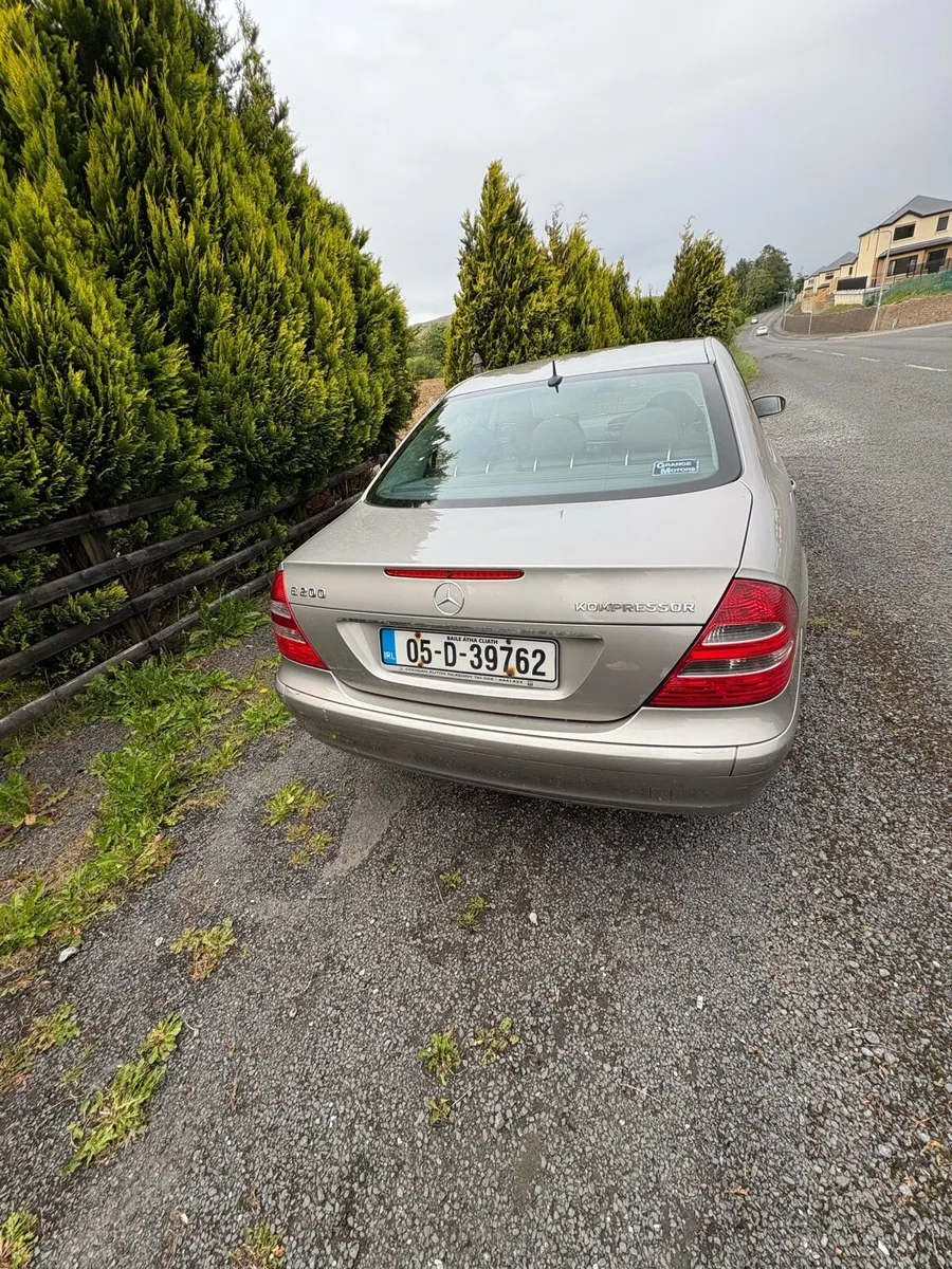 Mercedes Benz e200 Elegance Automatic Petrol - Image 4