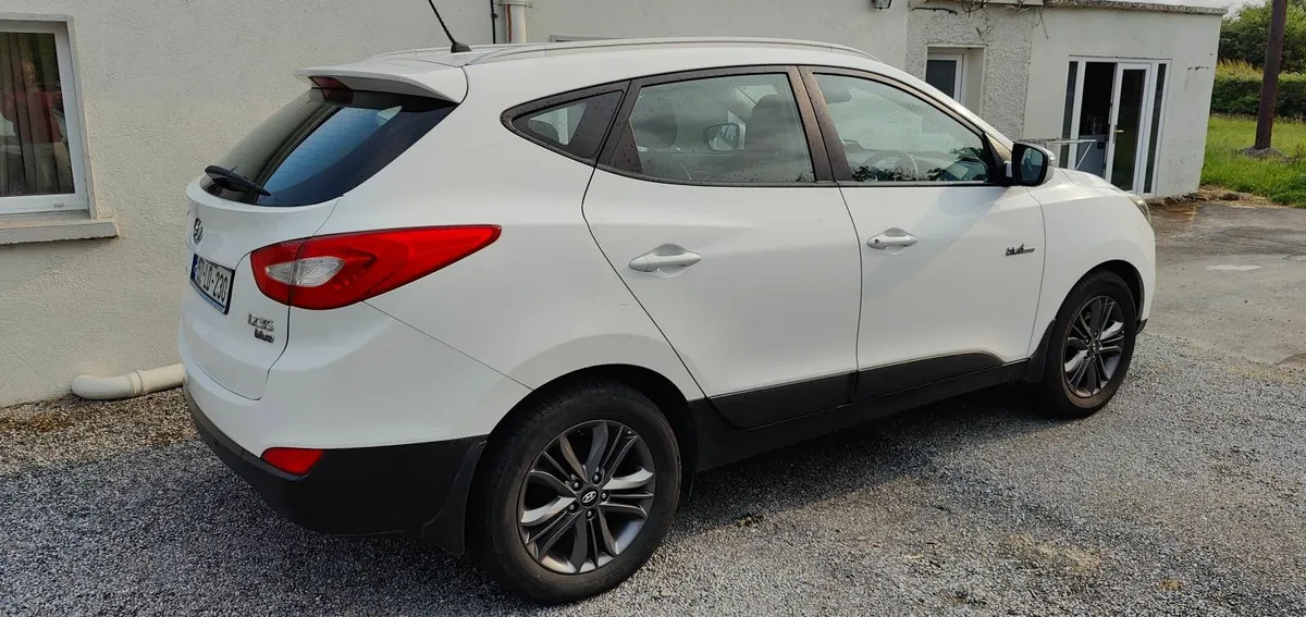 2015 Hyundai ix35 CRDi Executive - Image 2