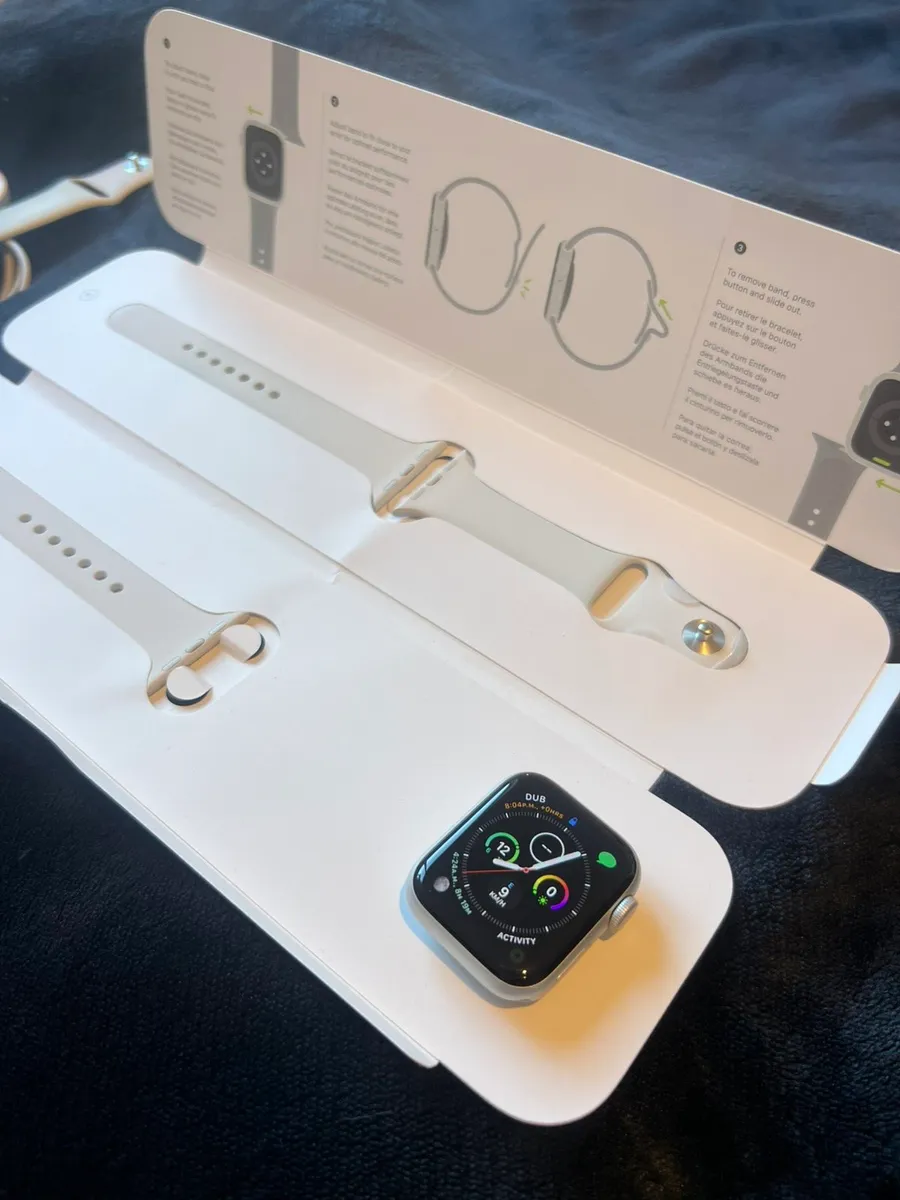 Two Apple Watches SE 40mm and 44mm - Image 2