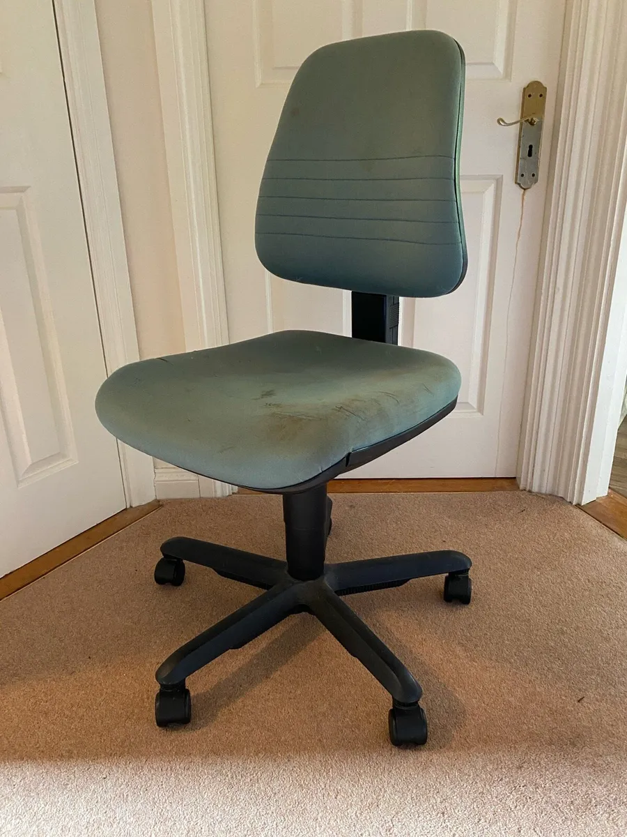 Office chair - Image 1