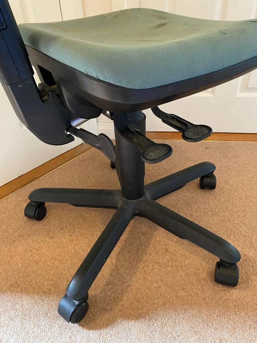 Office chair - Image 2