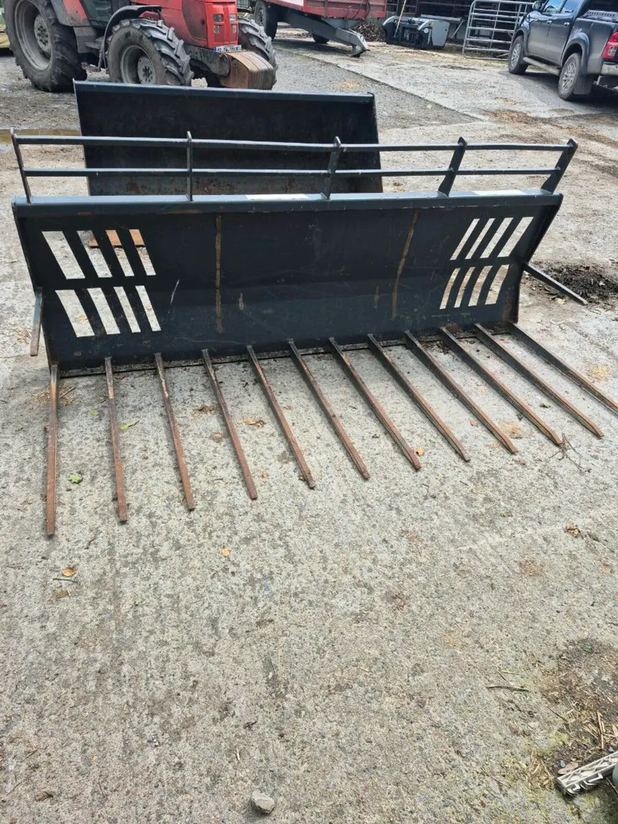 Rake, bucket and spike - Image 2