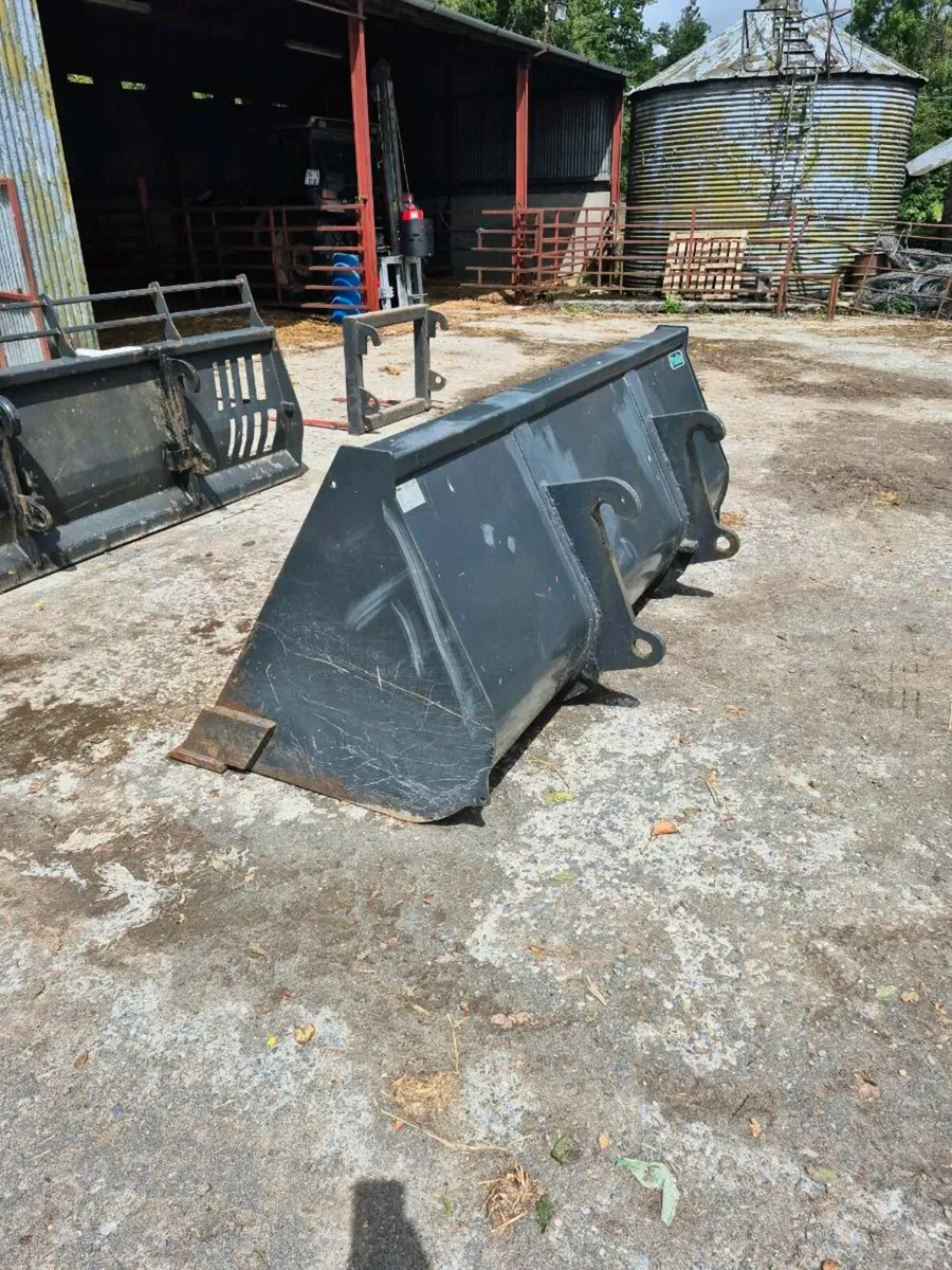 Rake, bucket and spike - Image 3