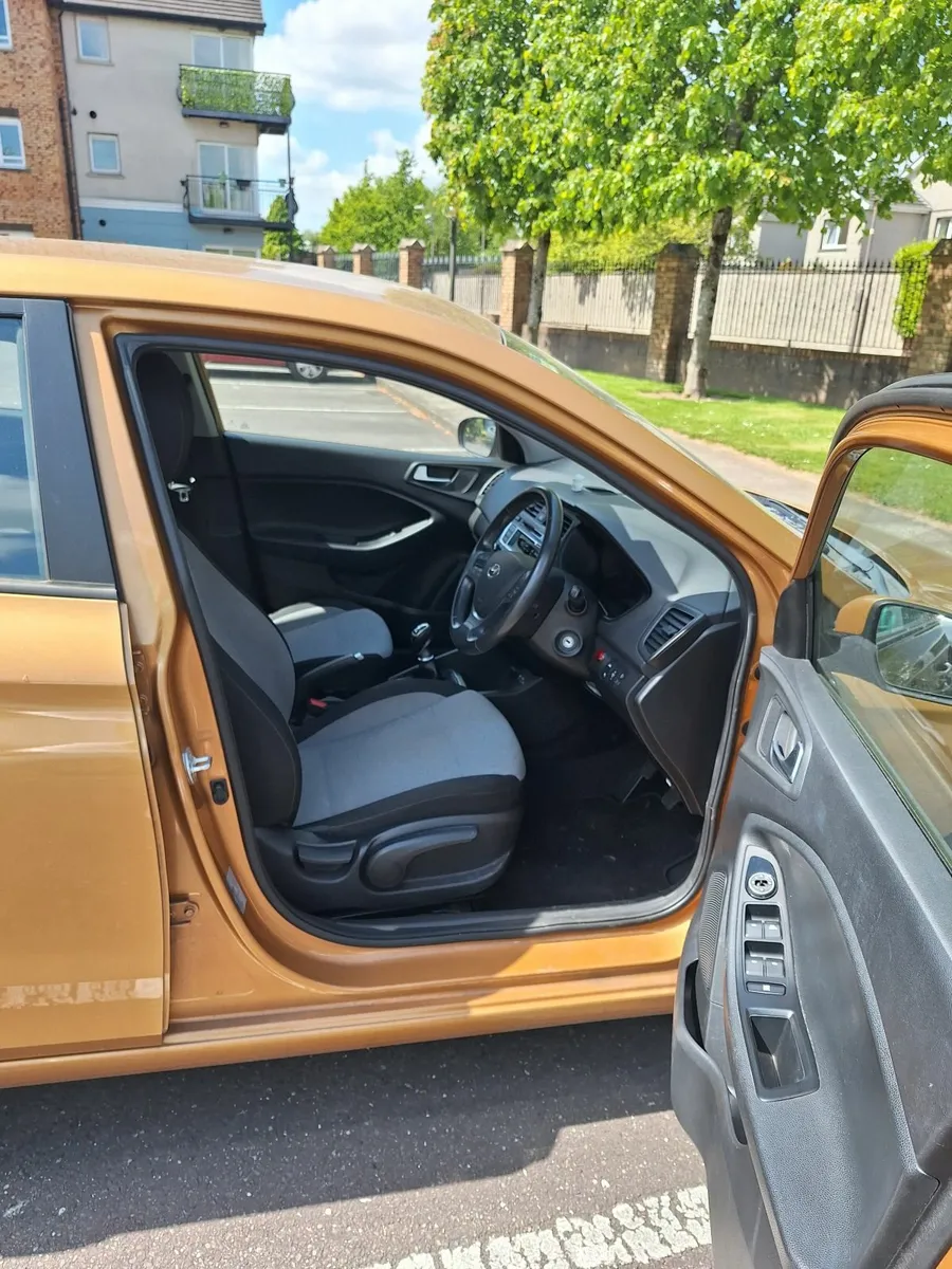 Hyundai i20 2015 - Image 2