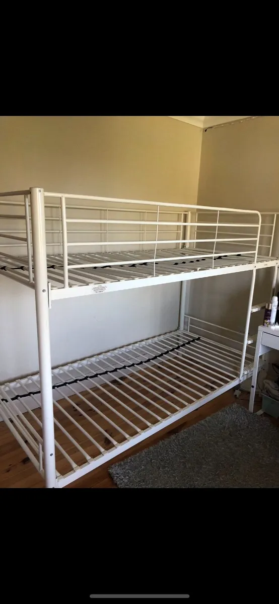White metal single Bunkbeds - Image 1