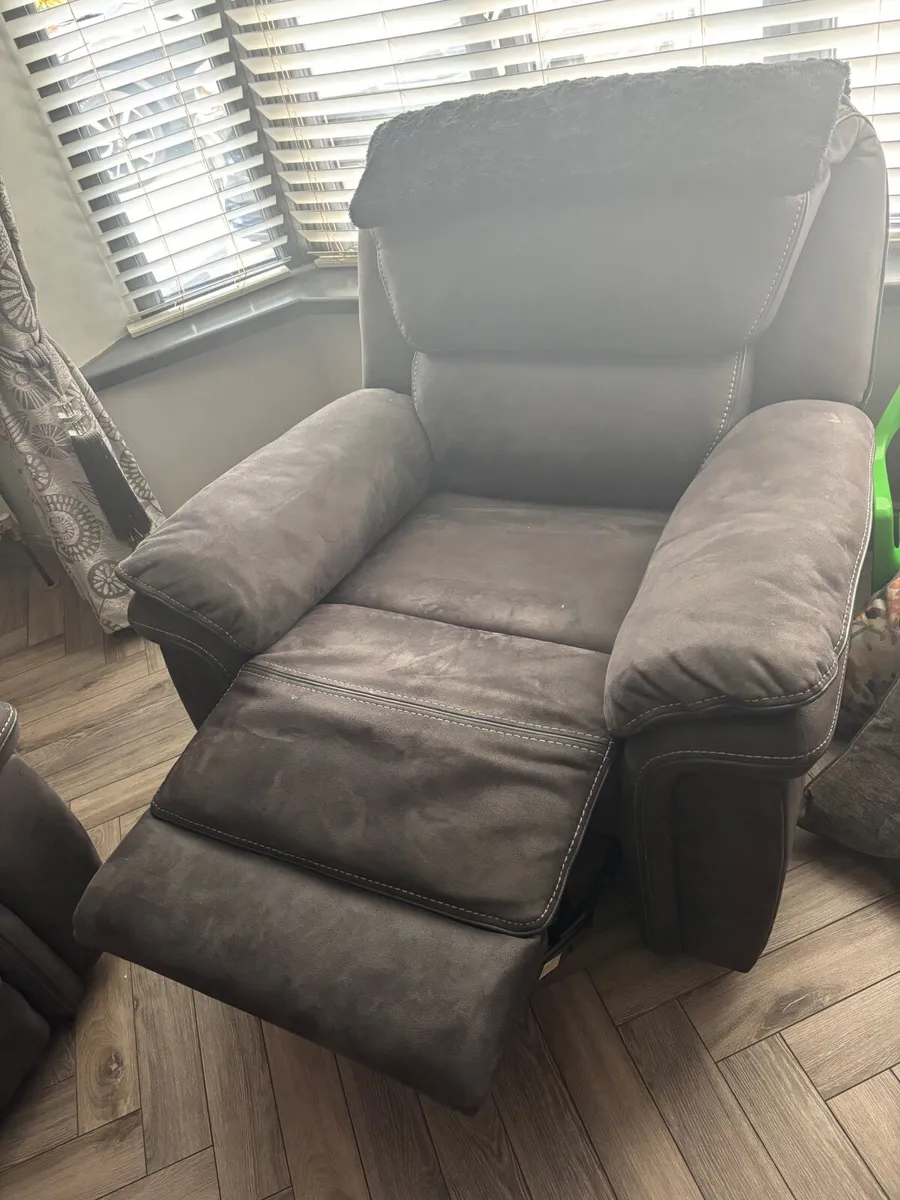 Couch and armchair - Image 3
