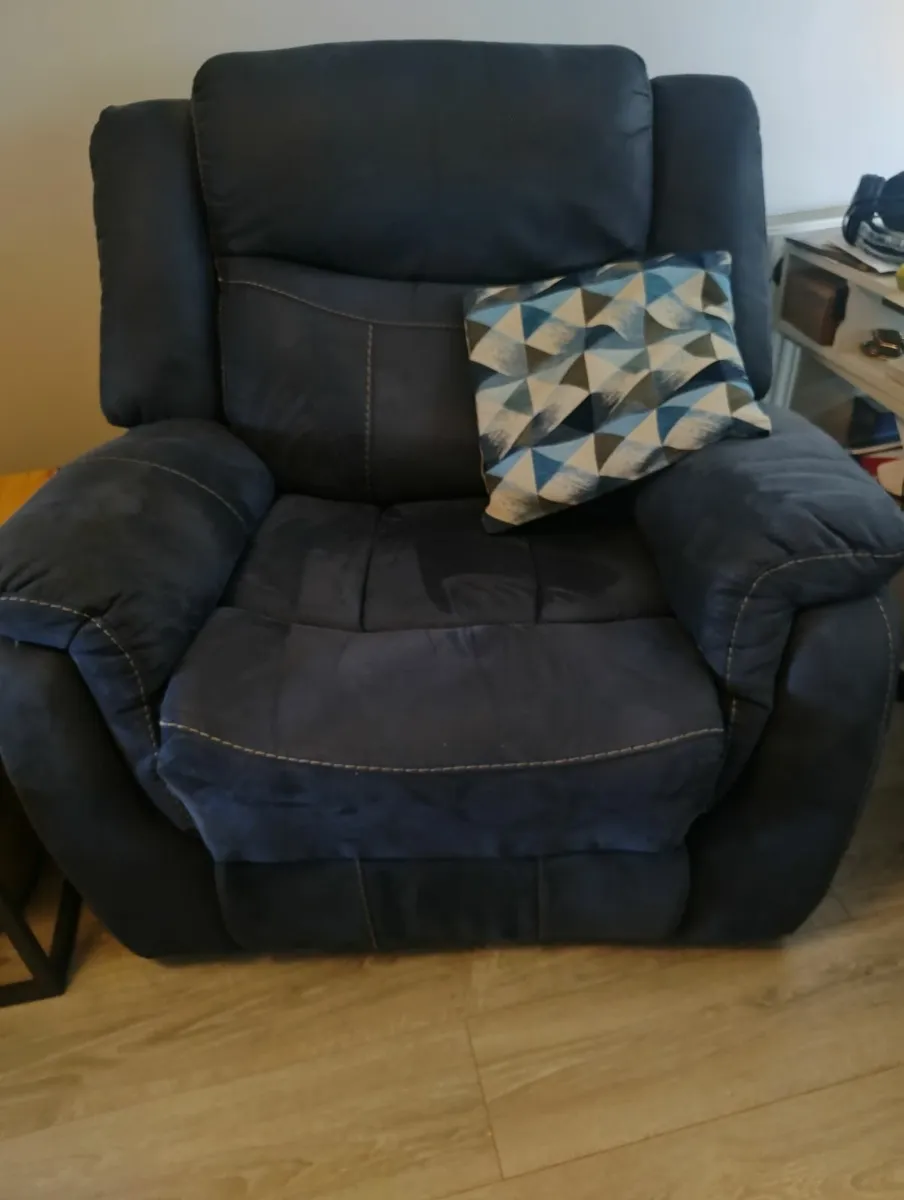 Reclining armchairs - Image 1
