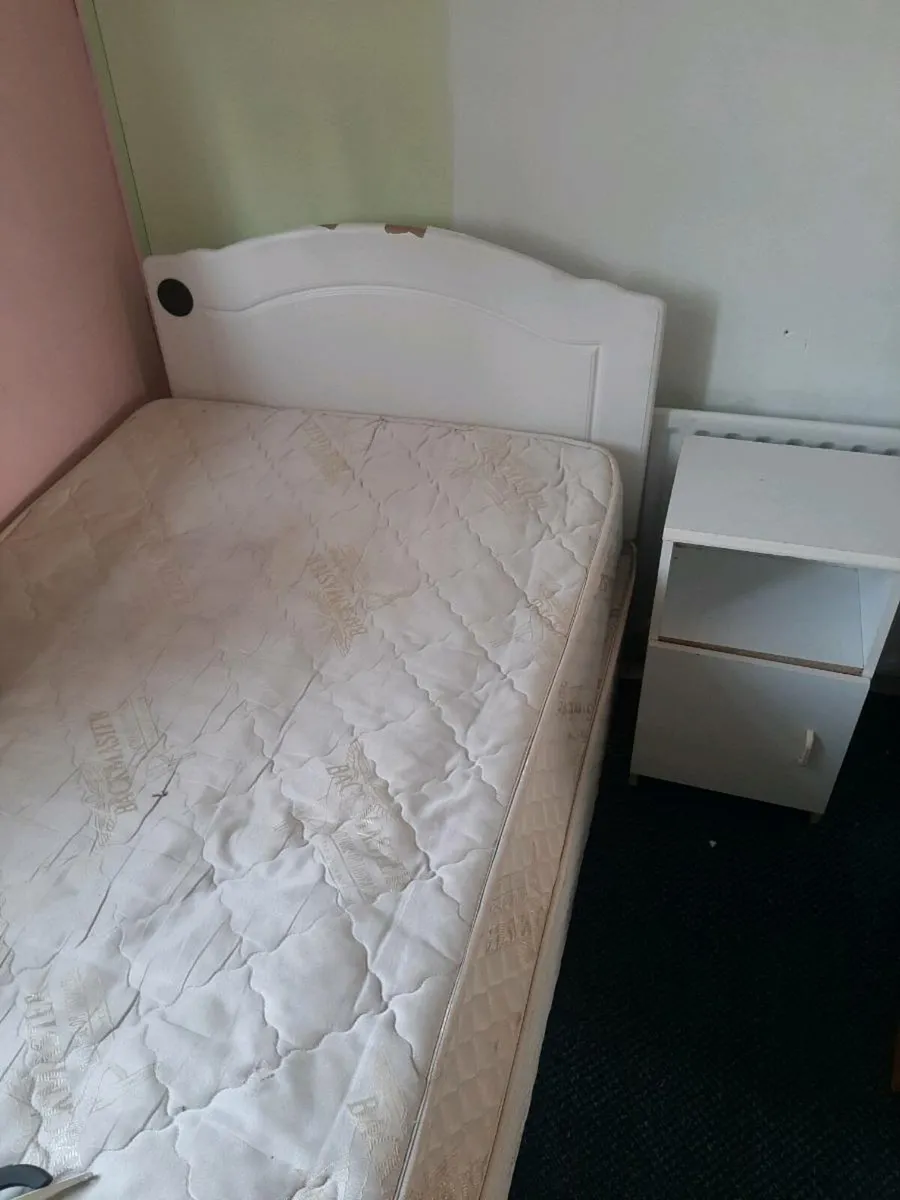 Single bed - Image 1