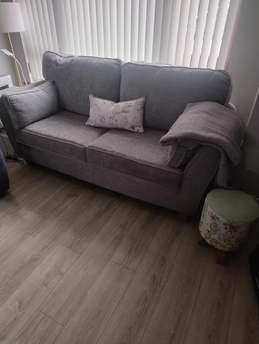 Couch 2 seater - Image 1