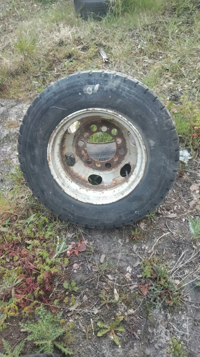 Mirror and tyre - Image 1